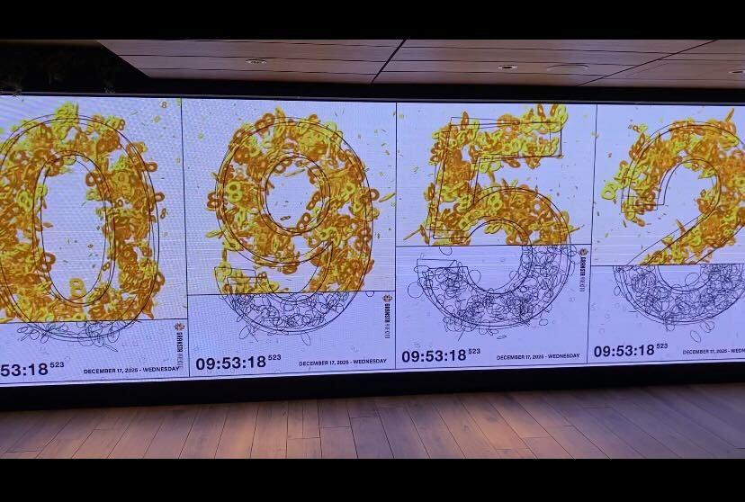 東京駅にあった、不思議な時計